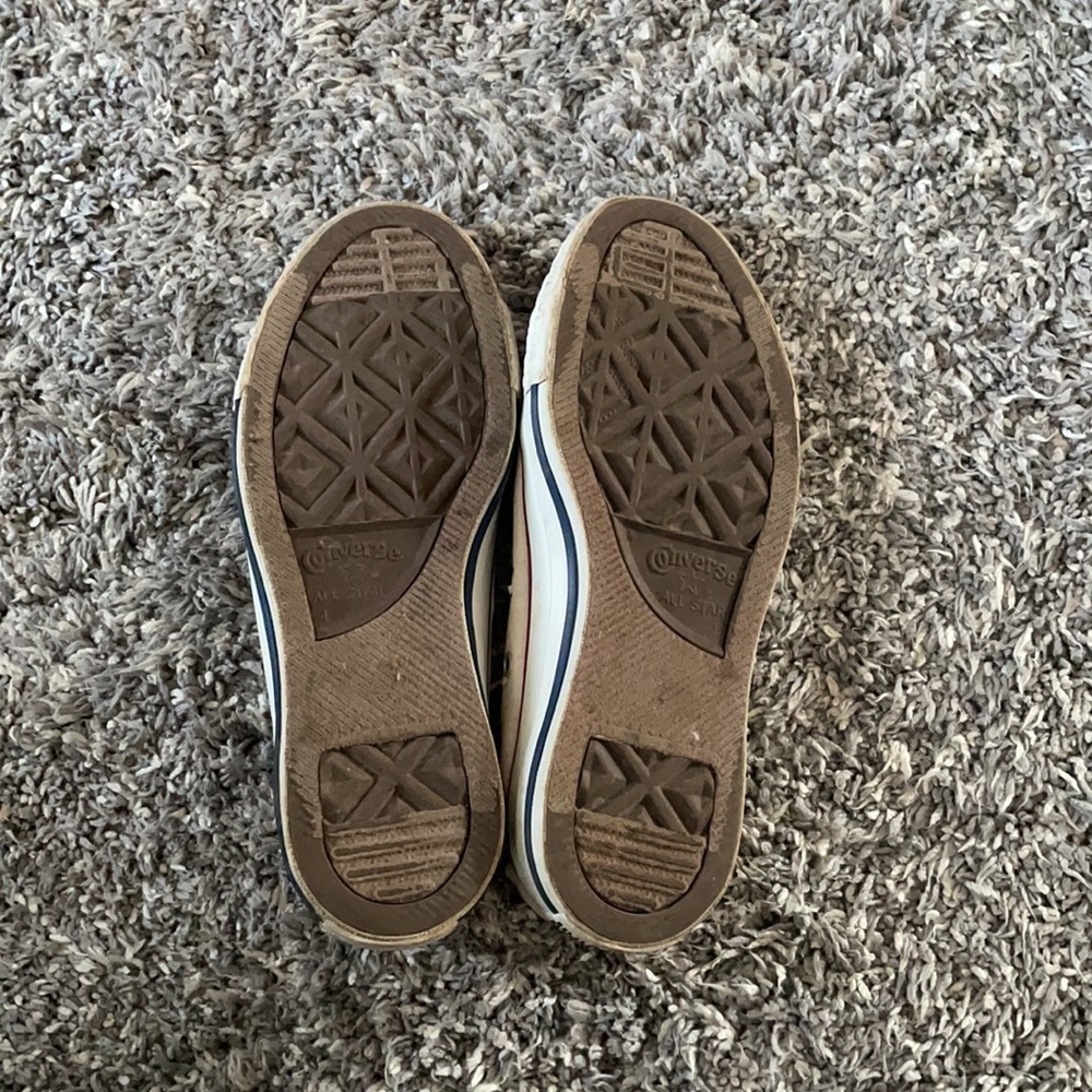 White converse - Picture 2 of 3